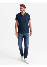 Ombre Clothing - Koszulka męska polo z dzianiny pique bez guzików - granatowa V3. Okazja: do pracy, na co dzień. Typ kołnierza: polo. Kolor: niebieski. Materiał: dzianina. Wzór: aplikacja, ze splotem, paski. Styl: klasyczny, sportowy, wizytowy, casual #5