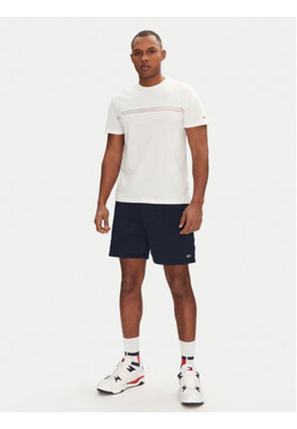 Tommy Jeans T-Shirt Entry Graphic DM0DM20779 Biały Slim Fit. Kolor: biały. Materiał: bawełna