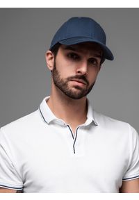 Ombre Clothing - Czapka męska z daszkiem bejsbolówka z ozdobnym haftem – granatowa V4 OM-ACCS-0102 - uniwersalny. Kolor: niebieski. Materiał: bawełna. Wzór: haft. Styl: klasyczny, casual #5