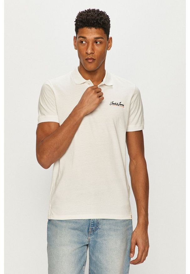 Jack & Jones - Polo. Okazja: na co dzień. Typ kołnierza: polo. Kolor: biały. Materiał: dzianina. Długość: krótkie. Wzór: gładki. Styl: casual