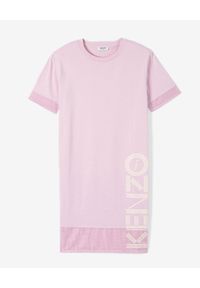 Kenzo - KENZO - Różowa sukienka z logo. Kolor: wielokolorowy, fioletowy, różowy. Materiał: materiał. Typ sukienki: sportowe. Styl: klasyczny, sportowy