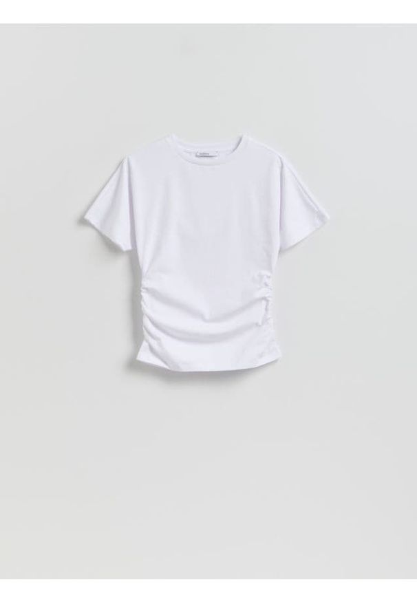 Reserved - Taliowany t-shirt w paski - biały. Kolor: biały. Materiał: dzianina, bawełna. Wzór: paski