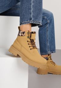 Renee - Brązowe Trapery ze Wstawkami we Wzór Vetiara. Nosek buta: okrągły. Zapięcie: sznurówki. Kolor: brązowy. Materiał: skóra, materiał. Sezon: zima. Obcas: na obcasie. Wysokość obcasa: niski #1