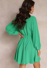Renee - Zielona Rozkloszowana Sukienka Koszulowa z Paskiem Javiana. Kolor: zielony. Długość rękawa: długi rękaw. Typ sukienki: koszulowe #3