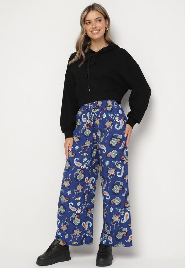 Born2be - Niebieskie Spodnie z Bawełny z w Stylu Boho z Szerokimi Nogawkami i Gumką w Talii Jelvia. Okazja: na co dzień. Kolor: niebieski. Materiał: bawełna. Sezon: lato, wiosna. Styl: boho