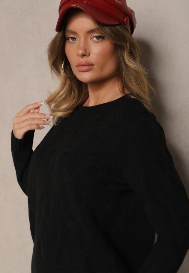 Renee - Czarny Sweter z Wiskozą Bawełną i Tłoczonym Wzorem Zeiatha. Okazja: na co dzień, na imprezę, na spotkanie biznesowe. Kolor: czarny. Materiał: bawełna, wiskoza. Styl: biznesowy, klasyczny, elegancki, casual