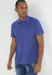 Born2be - Niebieska Koszulka Polo z Krótkim Rękawem Wakeish. Typ kołnierza: polo. Kolor: niebieski. Materiał: tkanina. Długość rękawa: krótki rękaw. Długość: krótkie