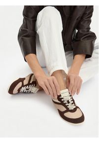 Guess Jeans Sneakersy EO-GJ2128 Brązowy ciemny. Kolor: brązowy. Materiał: skóra, zamsz #7