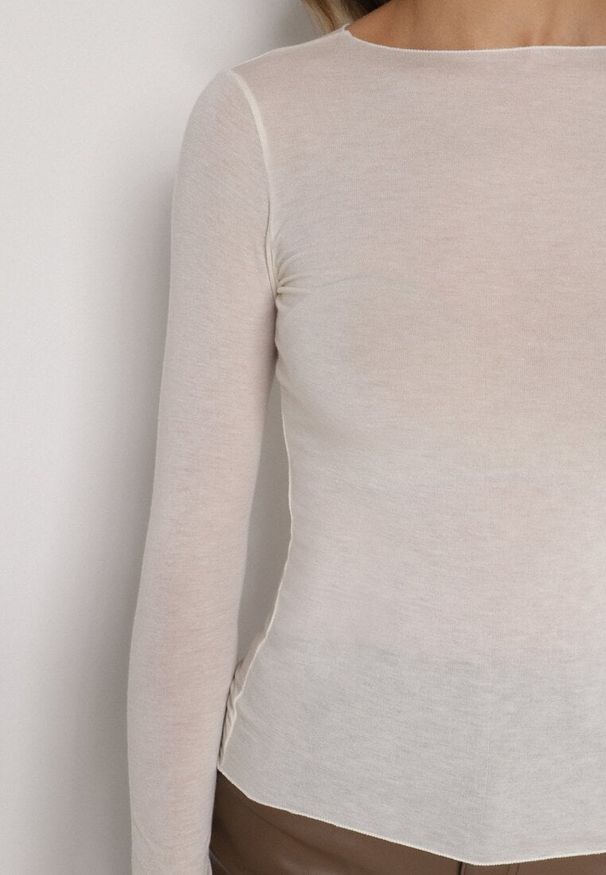 Born2be - Jasnobeżowa Wiskozowa Bluzka z Długim Rękawem z Dodatkiem Kaszmiru Uninda. Okazja: na co dzień. Kolor: beżowy. Materiał: wiskoza, kaszmir. Długość rękawa: długi rękaw. Długość: długie. Styl: casual, elegancki