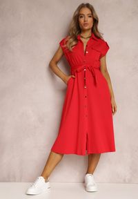 Renee - Czerwona Sukienka Koszulowa Eiditrite. Okazja: na co dzień. Kolor: czerwony. Materiał: tkanina, materiał, bawełna. Wzór: gładki, jednolity, aplikacja. Sezon: lato. Typ sukienki: koszulowe. Styl: casual #1