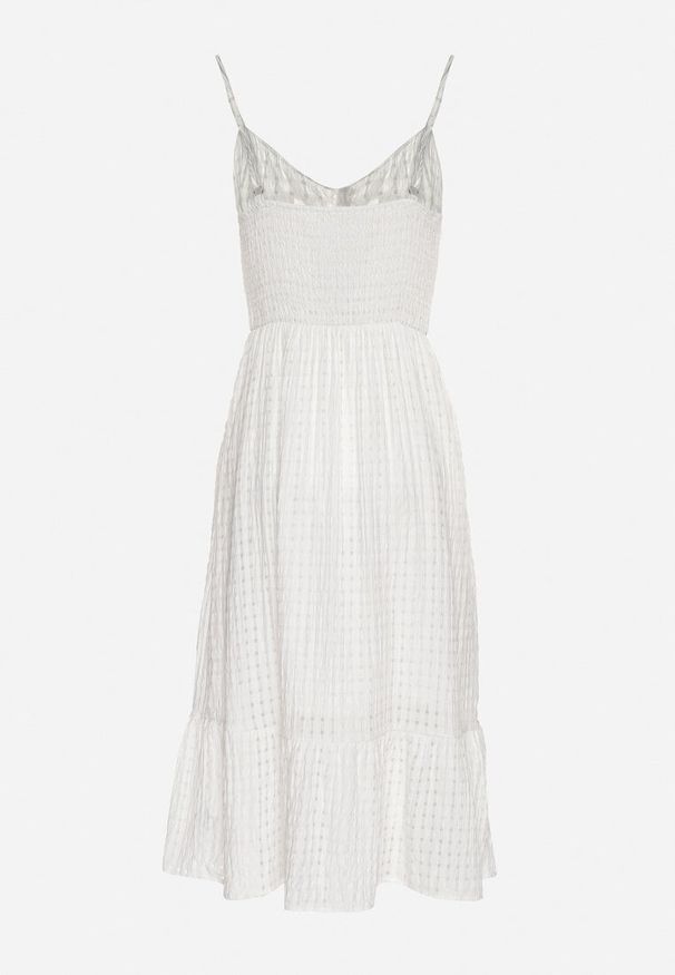 Born2be - Biała Sukienka Rozkloszowana na Ramiączkach z Guzikami z Wiskozą Efrinelle. Okazja: na co dzień. Typ kołnierza: dekolt w kształcie V. Kolor: biały. Materiał: wiskoza. Długość rękawa: na ramiączkach. Typ sukienki: rozkloszowane. Styl: casual, elegancki