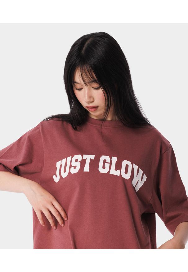 T-shirt dla kobiet sportowy Carpatree Varsity Chic. Kolor: fioletowy, różowy, wielokolorowy. Sport: fitness