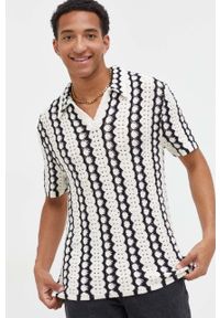 Abercrombie & Fitch polo męski kolor biały wzorzysty. Typ kołnierza: polo. Kolor: biały. Materiał: dzianina. Długość rękawa: krótki rękaw. Długość: krótkie #1