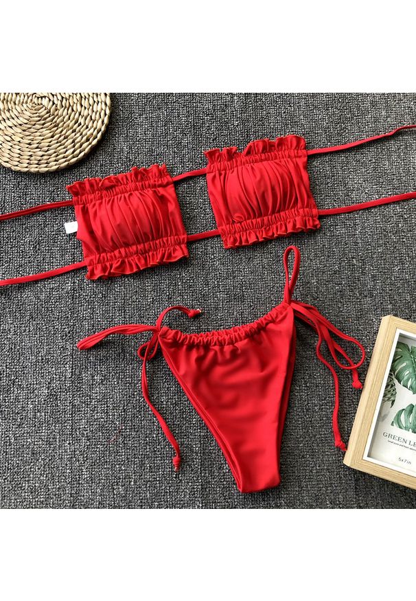 Intica - Bikini bandeau z regulowanymi ramiączkami na lato Jozien. Kolor: czerwony. Materiał: materiał