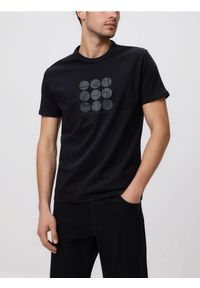 Reserved - T-shirt slim z merceryzowanej bawełny - czarny. Kolor: czarny. Materiał: bawełna #1