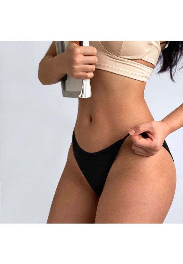 Intica - Majtki sportowe fitness z elastycznego materiału Greer. Kolor: beżowy. Materiał: materiał