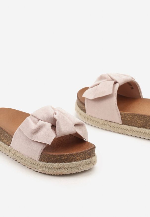 Renee - Różowe Płaskie Klapki z Wkładką z Imitacji Skóry i Ozdobną Kokardą Vrisas. Okazja: na co dzień, na spacer. Kolor: różowy. Materiał: skóra. Sezon: lato. Obcas: na obcasie. Styl: wakacyjny, casual, elegancki. Wysokość obcasa: niski