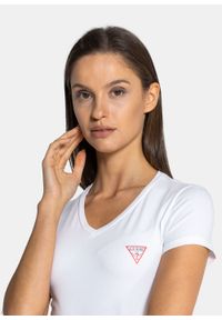 Koszulka damska Guess Ss Vn Mini Triangle (W1YI1AJ1311-G011). Kolor: biały. Materiał: materiał, denim, jeans. Sezon: lato