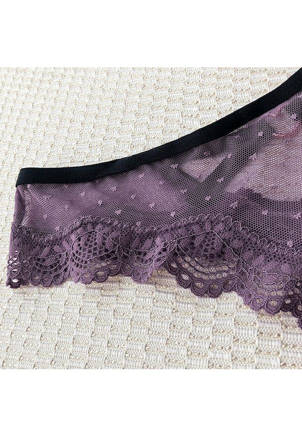 Intica - Stringi koronkowe z ozdobnymi paskami na specjalne okazje Aliana. Kolor: beżowy. Materiał: koronka. Wzór: koronka