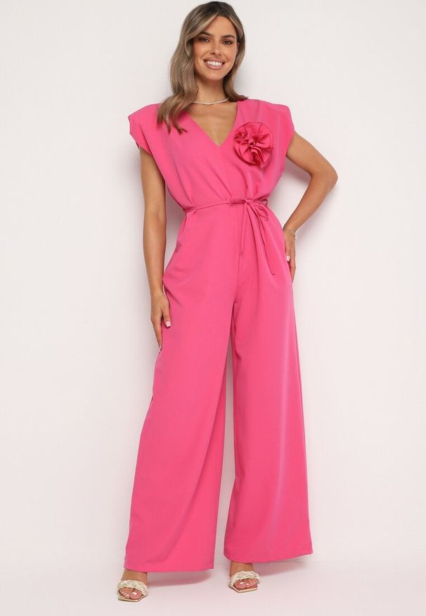 Born2be - Różowy Wiązany Kombinezon z Prostymi Nogawkami i Wiskozą oraz Kwiatową Aplikacją Dimenna. Kolor: różowy. Materiał: wiskoza. Wzór: aplikacja, kwiaty. Styl: elegancki