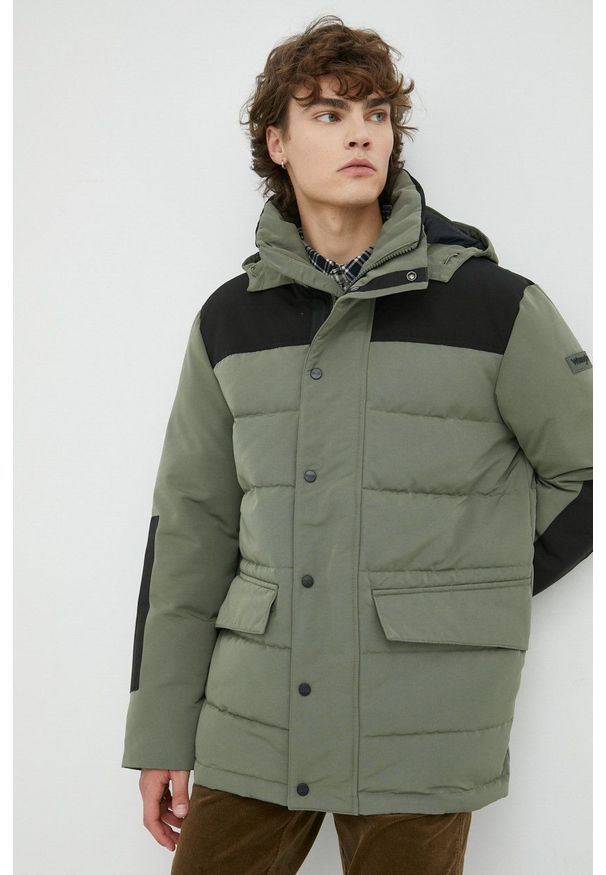 Wrangler - WRANGLER BODYGUARD MĘSKA KURTKA ZIMOWA DUSTY OLIVE W4B2WWX45 112319961. Okazja: na spotkanie biznesowe, na co dzień. Materiał: wełna, jeans, poliester. Długość rękawa: długi rękaw. Długość: długie. Sezon: zima. Styl: klasyczny, biznesowy, casual, elegancki