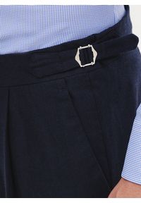 Pako Lorente - PAKO LORENTE - Granatowe spodnie męskie z lnem. Okazja: na co dzień. Kolor: beżowy, niebieski. Materiał: len. Sezon: lato. Styl: casual #4