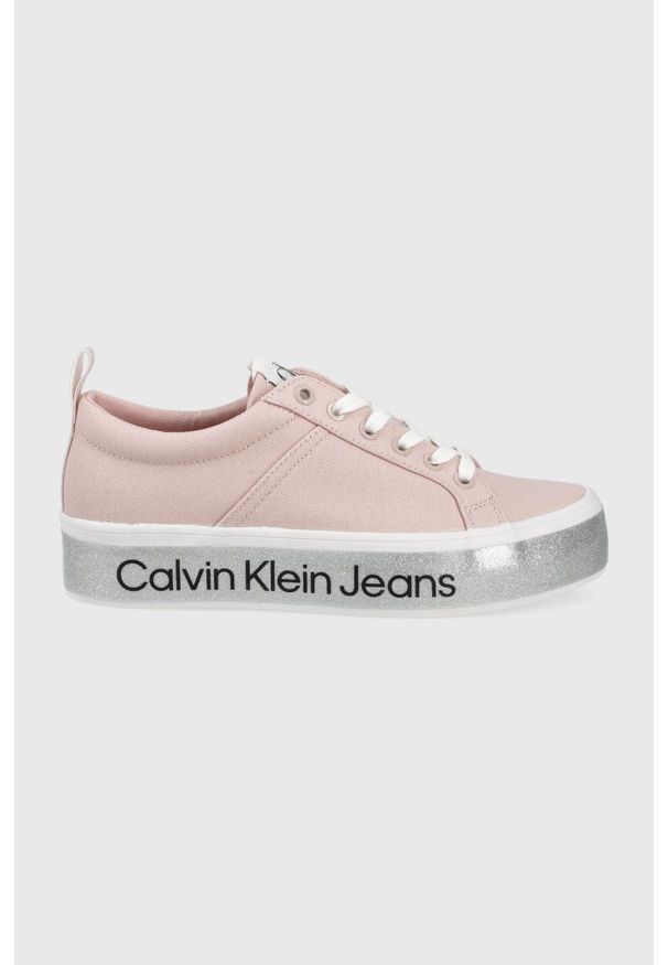 Calvin Klein Jeans tenisówki YW0YW00491.TFT damskie kolor różowy. Nosek buta: okrągły. Zapięcie: sznurówki. Kolor: różowy. Materiał: poliester, guma. Obcas: na platformie