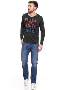 Wrangler - LONGSLEEVE WRANGLER PEAK TEE PHANTOM W7B09DE16. Długość rękawa: długi rękaw. Wzór: nadruk #5