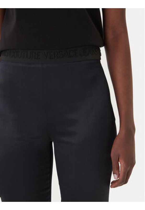 Versace Jeans Couture Spodnie materiałowe 80HAC1A7 N0640 Czarny Flare Fit. Kolor: czarny. Materiał: wiskoza