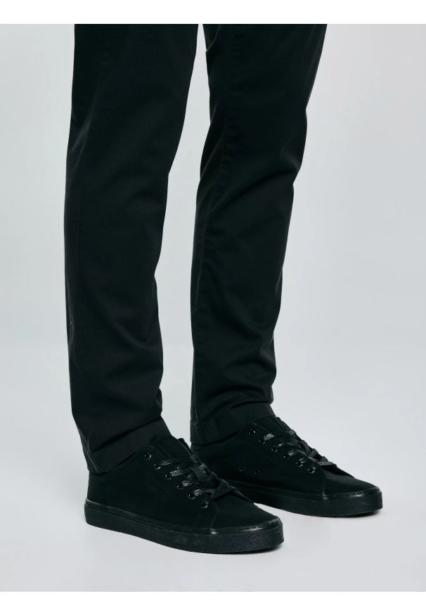 Big-Star - Trampki męskie niskie czarne SS174001 906. Okazja: na co dzień. Nosek buta: okrągły. Kolor: czarny. Materiał: materiał, guma, jeans. Styl: elegancki, casual, klasyczny