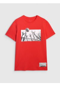 4f - 4F T-shirt regular z nadrukiem siatkarskim męski - czerwony L. Okazja: na co dzień, do domu. Kolor: czerwony. Materiał: bawełna, jersey, materiał. Wzór: nadruk. Styl: sportowy, klasyczny, casual
