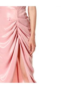 AGGI - Różowa sukienka AVA PRETTY. Typ kołnierza: dekolt woda. Kolor: różowy, wielokolorowy, fioletowy. Długość rękawa: na ramiączkach #3