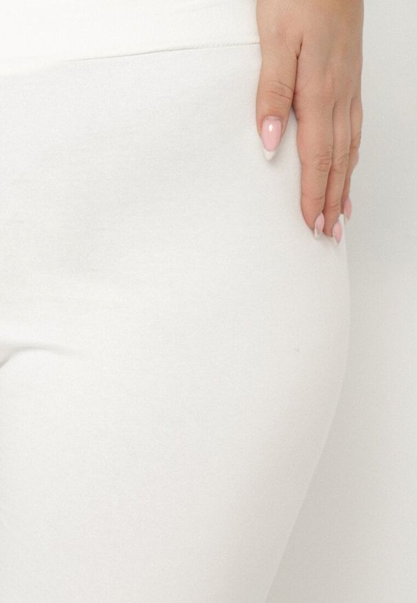 Born2be - Białe Szorty Kolarki z Bawełny Faniren. Kolekcja: plus size. Kolor: biały. Materiał: bawełna