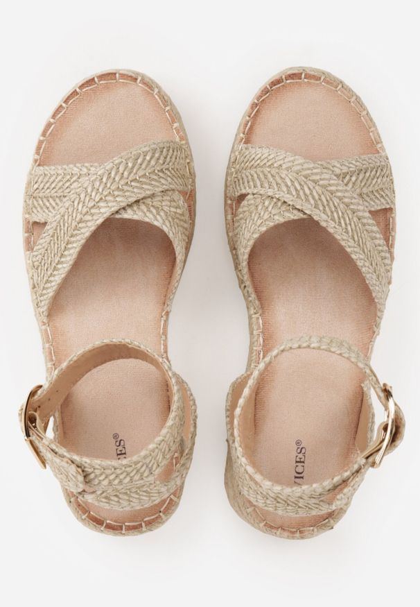 Born2be - Jasnobeżowe Plecione Sandały Boho VICES ze Skrzyżowanymi Paskami Aqiaria. Okazja: na co dzień. Zapięcie: pasek. Kolor: beżowy. Materiał: len. Sezon: lato. Styl: boho