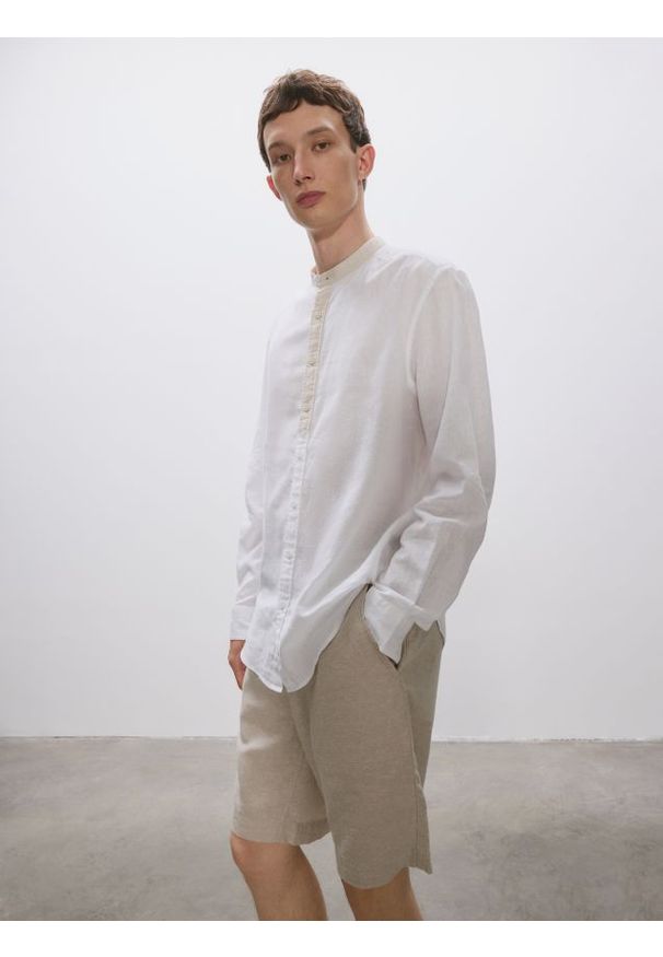 Reserved - Szorty chino z lnem - beżowy. Kolor: beżowy. Materiał: len