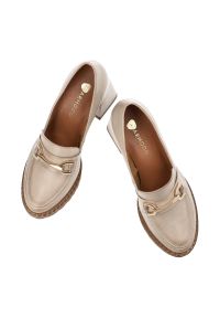 Beżowe Półbuty Armodo Stylowe Wsuwane Obuwie Damskie. Okazja: na co dzień. Zapięcie: bez zapięcia. Kolor: beżowy. Materiał: skóra. Obcas: na obcasie. Styl: elegancki. Wysokość obcasa: średni #2