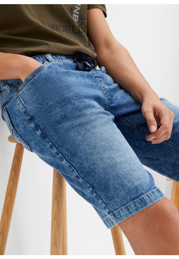 bonprix - Bermudy z gumką w talii ze stretchem, slim fit. Kolor: niebieski. Materiał: denim, jeans
