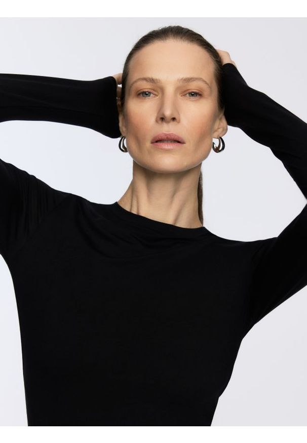 Reserved - Longsleeve z włókna bambusowego - czarny. Kolor: czarny. Materiał: włókno. Długość rękawa: długi rękaw