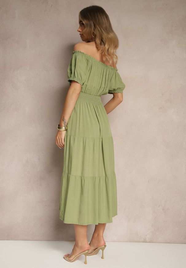 Renee - Ciemnozielona Rozkloszowana Sukienka z Gumką w Talii i Dekoltem w Kształcie Łódki Miratela. Okazja: na co dzień. Kolor: zielony. Długość rękawa: krótki rękaw. Typ sukienki: proste. Styl: casual, klasyczny