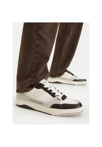 Sneakersy Guess Jeans. Kolor: kremowy #1