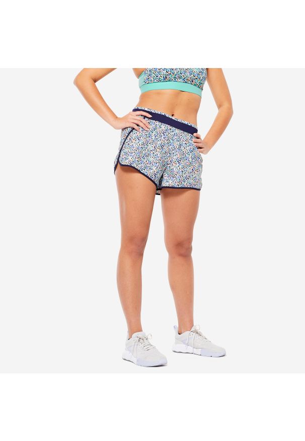DOMYOS - Spodenki fitness cardio damskie Domyos loose. Kolor: niebieski, wielokolorowy. Materiał: elastan, poliester, materiał. Sport: fitness