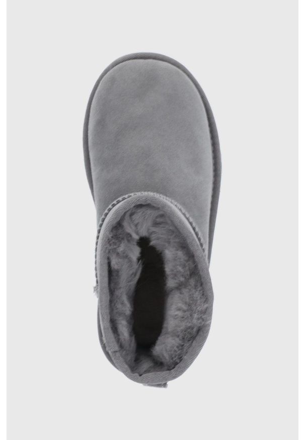 Ugg - UGG Śniegowce zamszowe dziecięce kolor szary. Nosek buta: okrągły. Kolor: szary. Materiał: zamsz