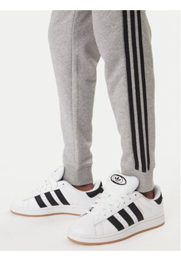 Adidas - adidas Spodnie dresowe 3-Stripes KE2428 Szary Slim Fit. Kolor: szary. Materiał: syntetyk, bawełna