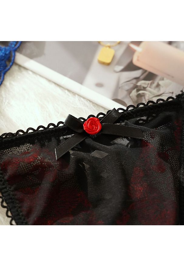 Intica - Stringi koronkowe biodrówki elegancka bielizna z delikatną koronką Paolina. Kolor: wielokolorowy. Materiał: koronka. Długość: długie. Wzór: koronka