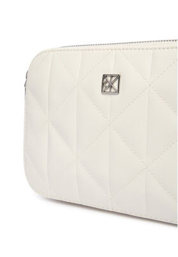 Calvin Klein Torebka Quilted Camera Bag LV04F3328G Biały. Kolor: biały. Materiał: skórzane