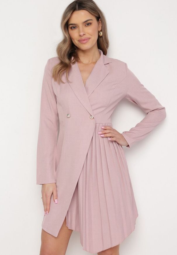 Born2be - Różowa Rozkloszowana Sukienka Mini z Kopertową Górą i Plisami na Dole Lontasa. Kolor: różowy. Typ sukienki: kopertowe. Styl: elegancki. Długość: mini