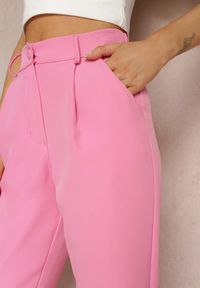 Renee - Różowe Spodnie Regular Namamn. Okazja: na spotkanie biznesowe. Kolor: różowy. Długość: długie. Styl: biznesowy #2