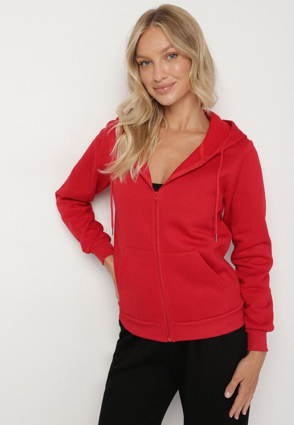 Born2be - Czerwona Rozpinana Bluza z Kapturem Bawełną i Sznurkami Viltara. Okazja: na co dzień. Typ kołnierza: kaptur. Kolor: czerwony. Materiał: bawełna. Styl: casual