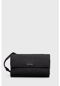 Calvin Klein torebka kolor czarny. Kolor: czarny. Rodzaj torebki: na ramię