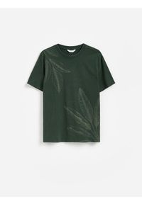 Reserved - T-shirt comfort z nadrukiem - ciemnozielony. Kolor: zielony. Materiał: bawełna, dzianina. Wzór: nadruk #1